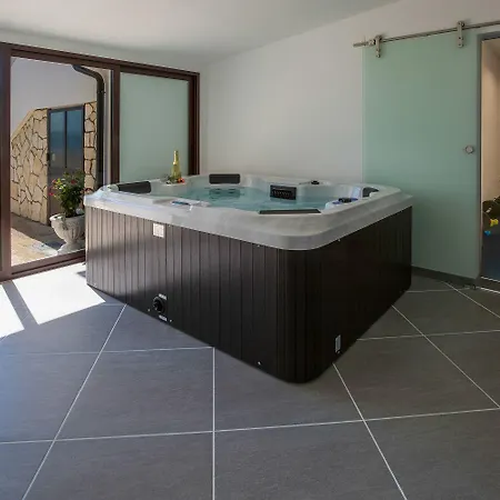 Einzigartiges Mit Sauna, Whirlpool, Meerblick, Fitnessraum, Grill