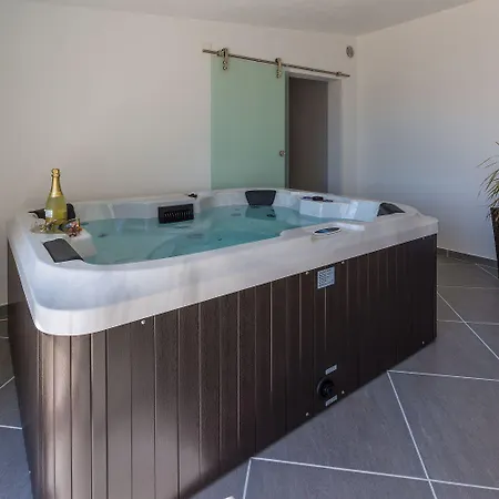 Einzigartiges Mit Sauna, Whirlpool, Meerblick, Fitnessraum, Grill * Crikvenica